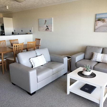 Moorings Beach Resort Caloundra Exteriör bild