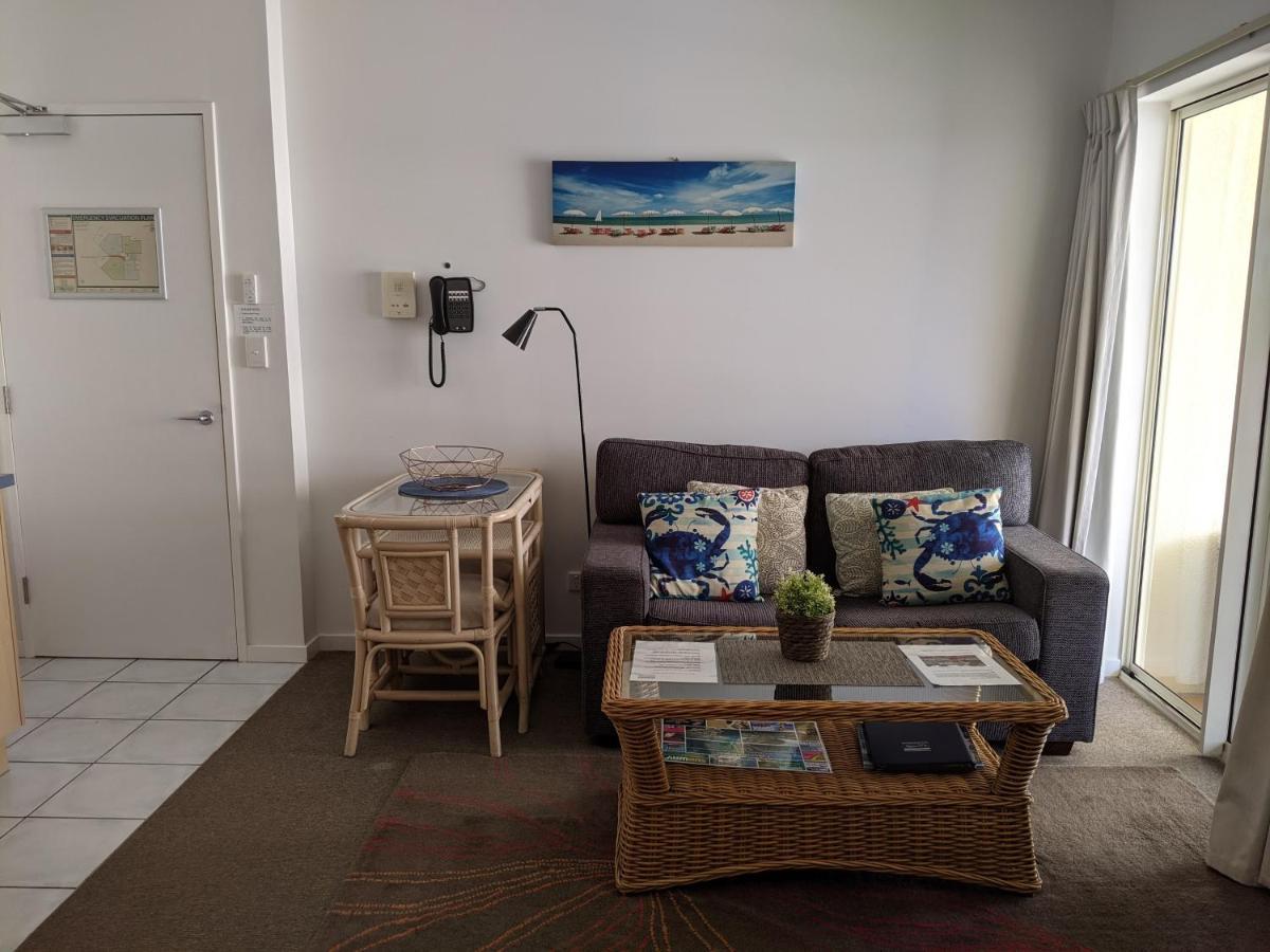 Moorings Beach Resort Caloundra Exteriör bild
