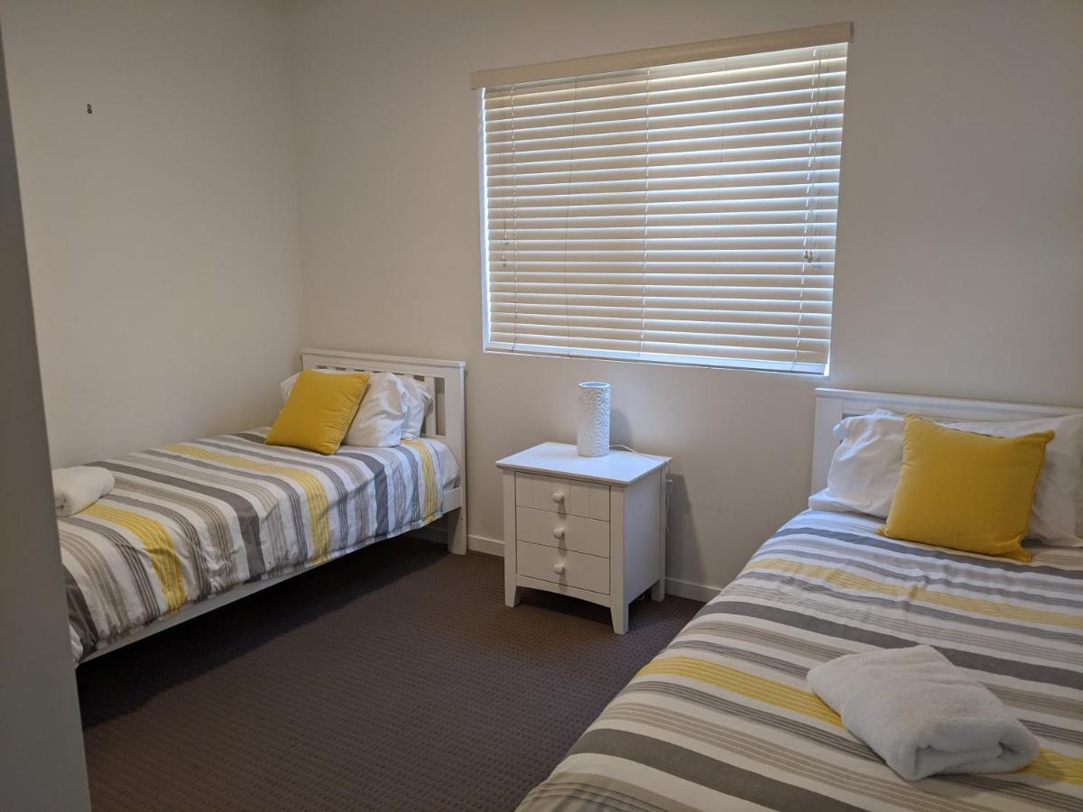 Moorings Beach Resort Caloundra Exteriör bild