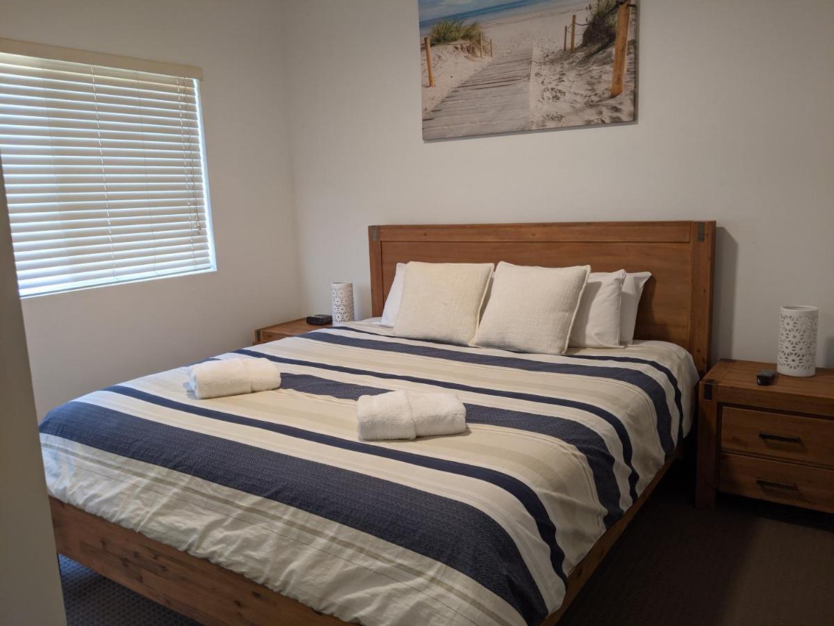 Moorings Beach Resort Caloundra Exteriör bild