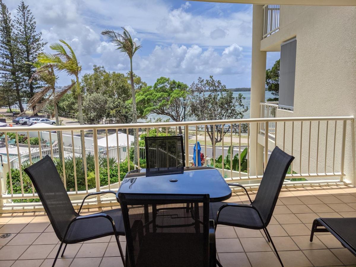 Moorings Beach Resort Caloundra Exteriör bild