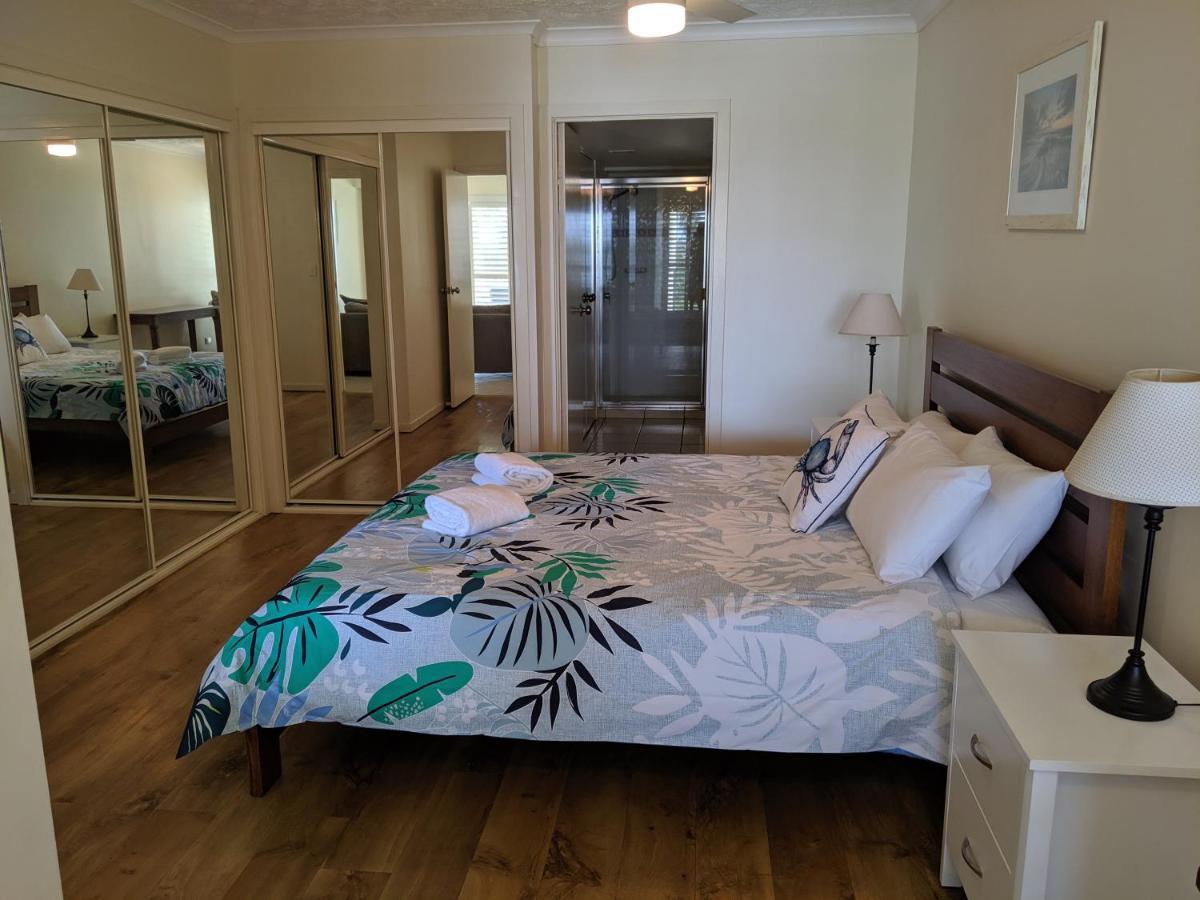 Moorings Beach Resort Caloundra Exteriör bild