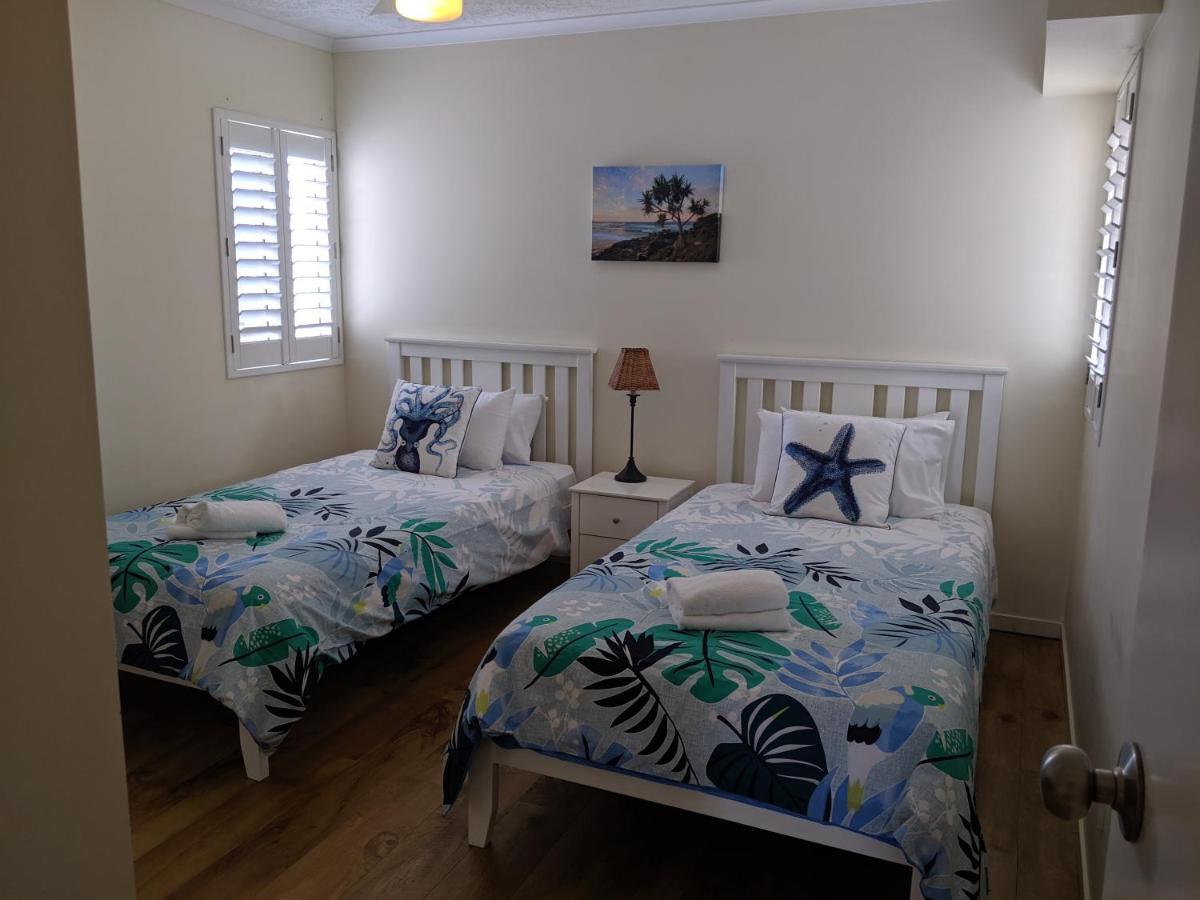 Moorings Beach Resort Caloundra Exteriör bild