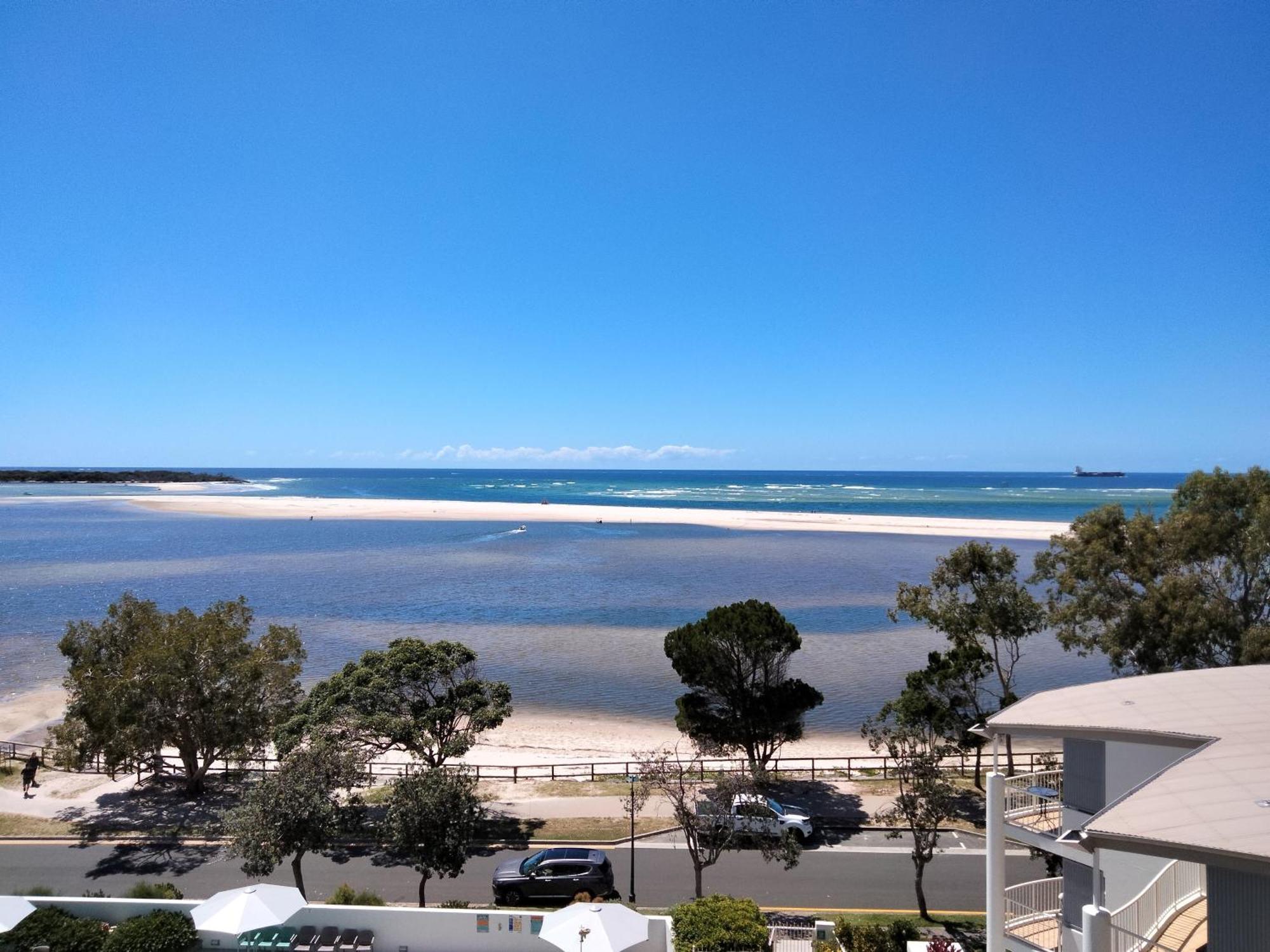 Moorings Beach Resort Caloundra Exteriör bild