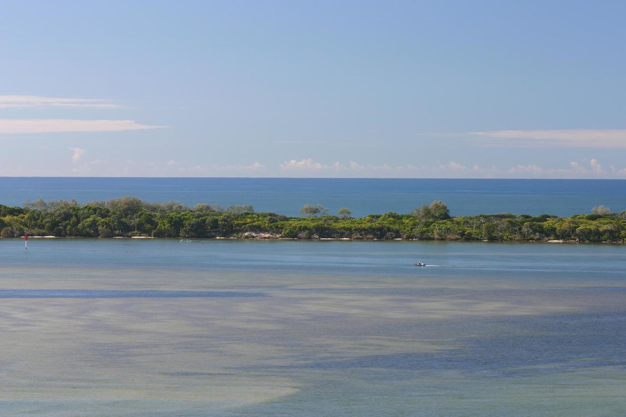Moorings Beach Resort Caloundra Exteriör bild