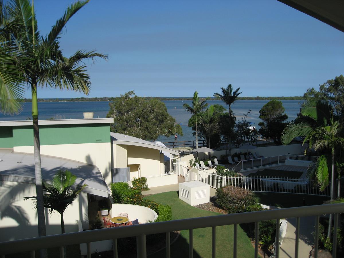 Moorings Beach Resort Caloundra Exteriör bild