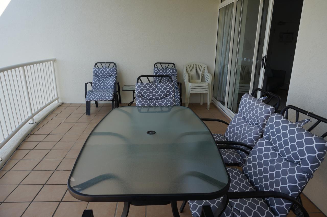 Moorings Beach Resort Caloundra Exteriör bild