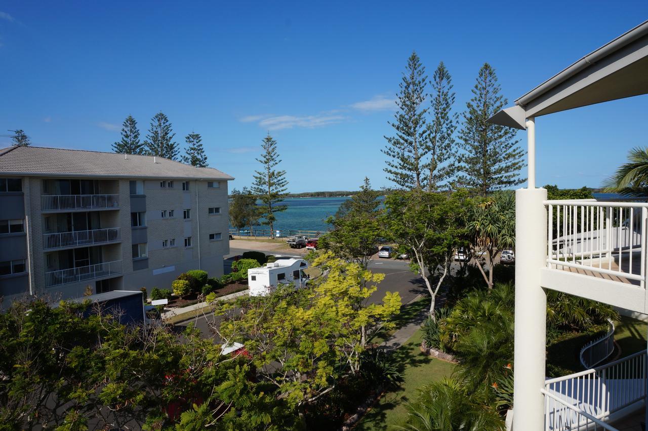 Moorings Beach Resort Caloundra Exteriör bild