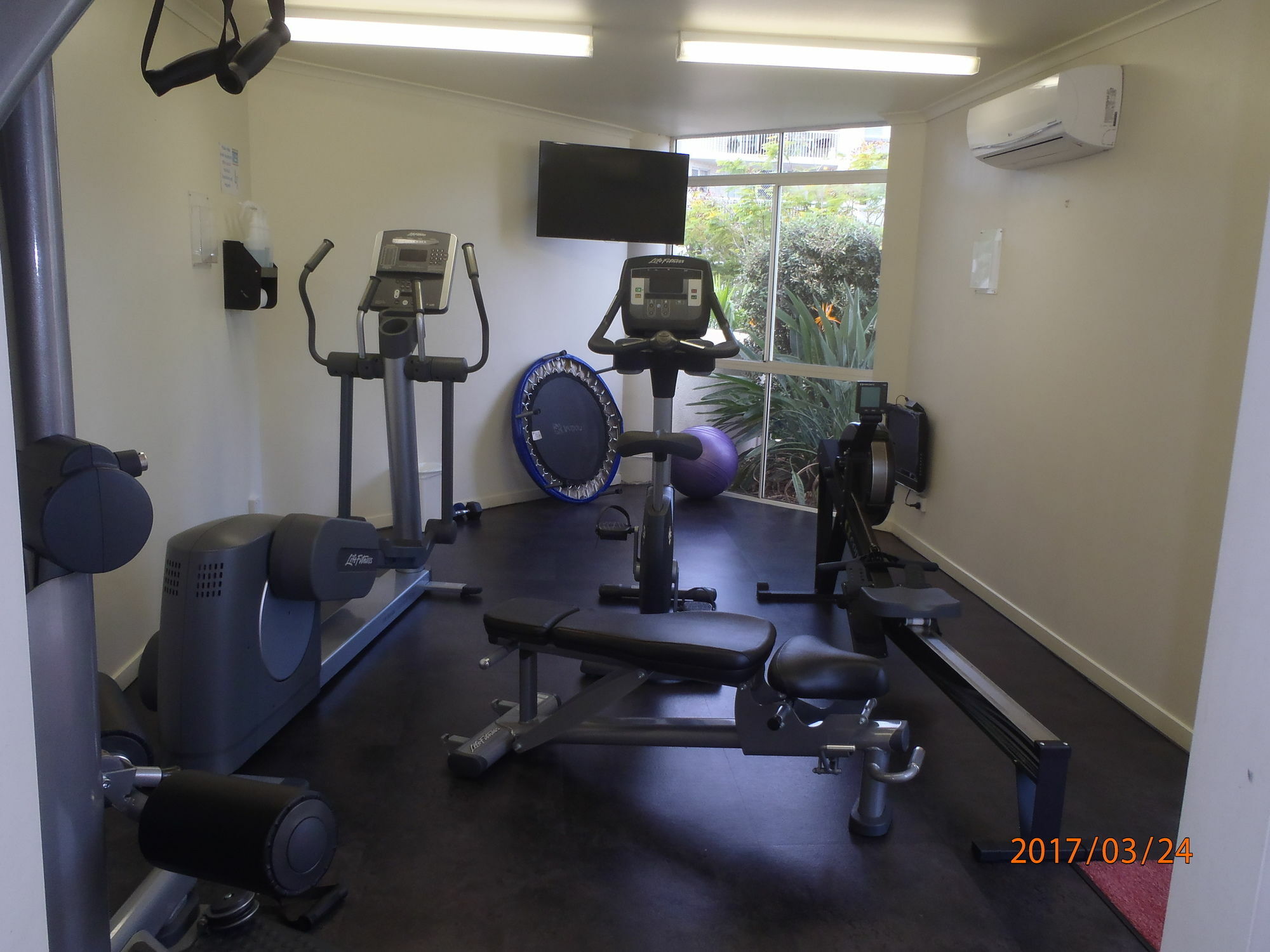 Moorings Beach Resort Caloundra Exteriör bild